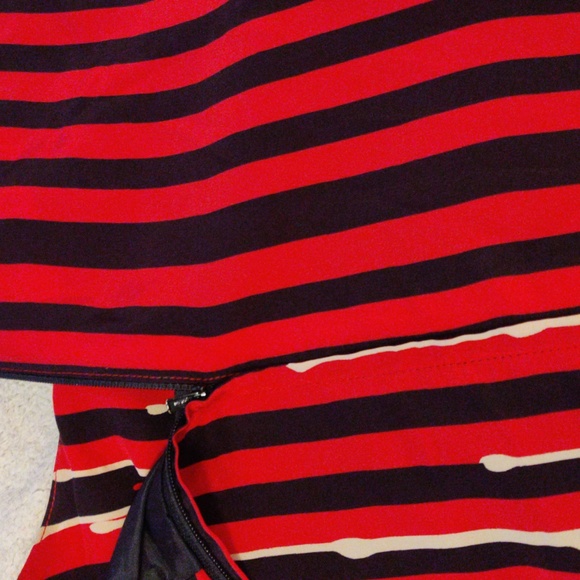 Fully lined 100% Silk dress w/matching scarf - Picture 4 of 4